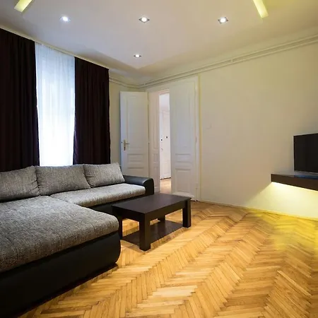 Central Apartments Apartamento